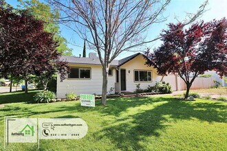 2121 Deimos Ct in Redding, CA - Building Photo - Building Photo