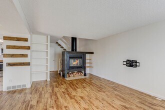 6890 E Mississippi Ave in Denver, CO - Foto de edificio - Building Photo