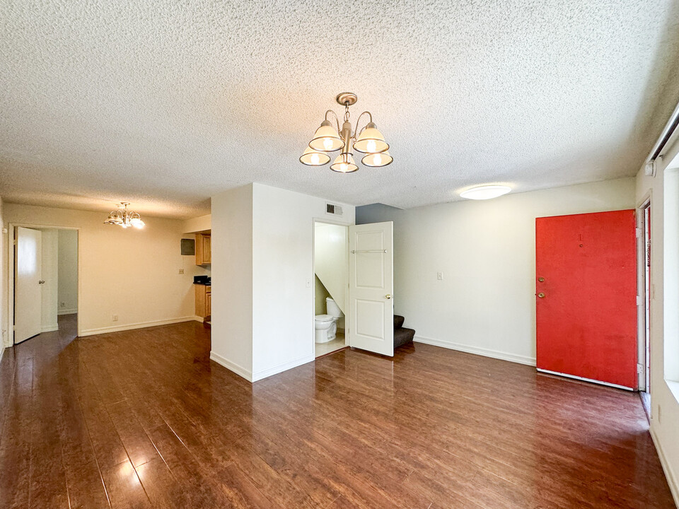 4554 Russell Ave, Unit 1 in Los Angeles, CA - Foto de edificio