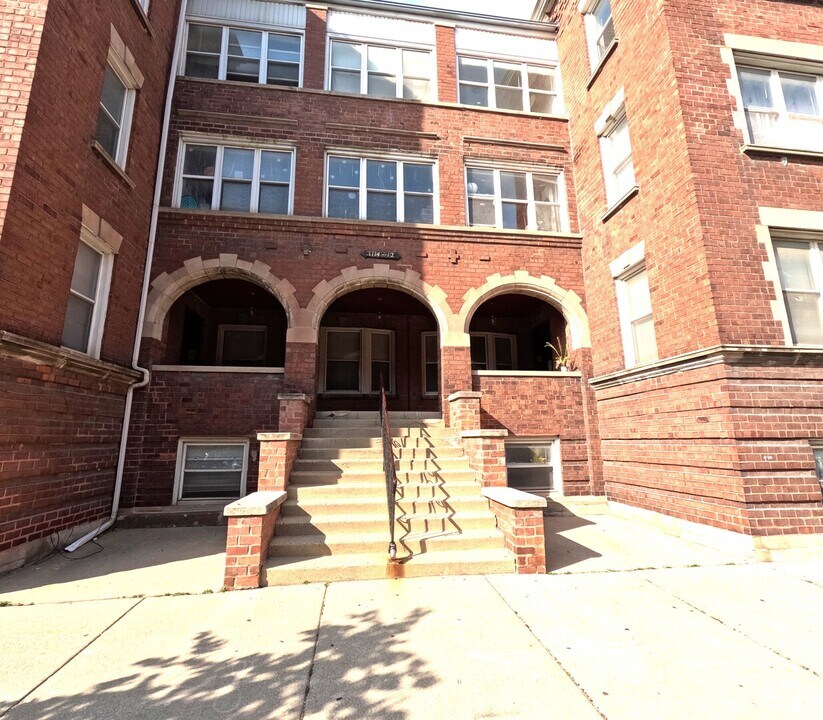 1112 W Ardmore Ave in Chicago, IL - Building Photo