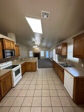 809 Beechwood Way in Moore, OK - Building Photo - Building Photo