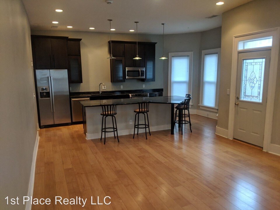 1371 N High St in Columbus, OH - Building Photo