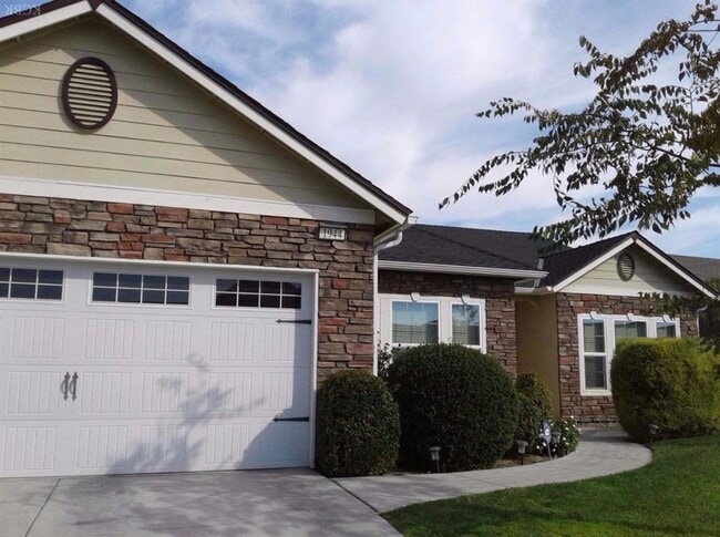 property at 1944 W Hayward St