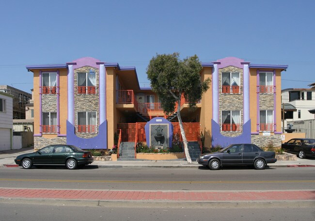 Mission Beach Apartments in San Diego, CA - Foto de edificio - Building Photo