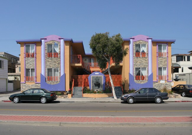 Mission Beach Apartments in San Diego, CA - Building Photo - Building Photo