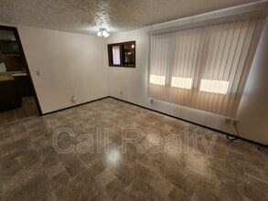 8809 E Liberty Ave in Millwood, WA - Building Photo - Building Photo