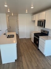877 E Oakum Ln in Saratoga Springs, UT - Building Photo - Building Photo