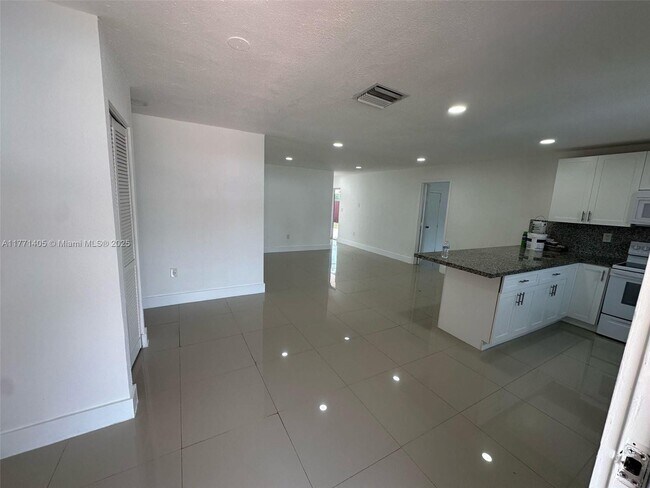 11722 SW 168th Ter in Miami, FL - Building Photo - Building Photo
