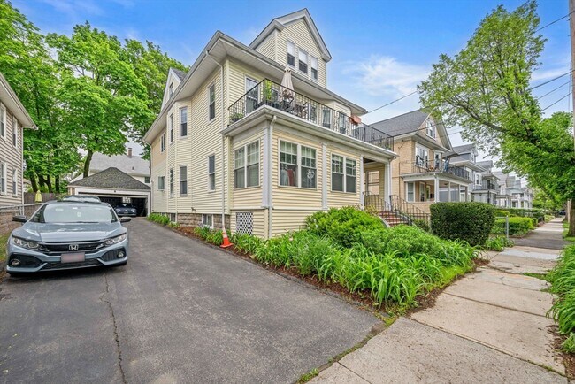 58 Trowbridge St in Arlington, MA - Building Photo - Building Photo