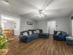 4816 Mockingbird Ln in St. Joseph, MO - Building Photo - Building Photo