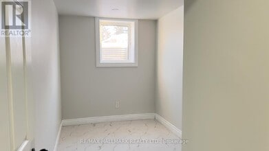 76 Shendale Dr in Toronto, ON - Building Photo - Building Photo