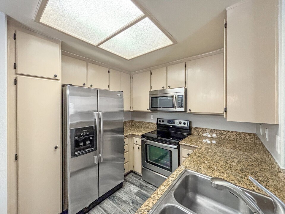 510 Camino De Ln in San Diego, CA - Building Photo