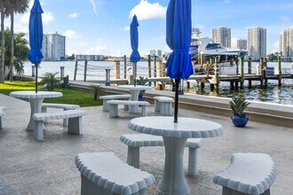 17900 N Bay Rd, Unit 603 in Sunny Isles Beach, FL - Foto de edificio - Building Photo
