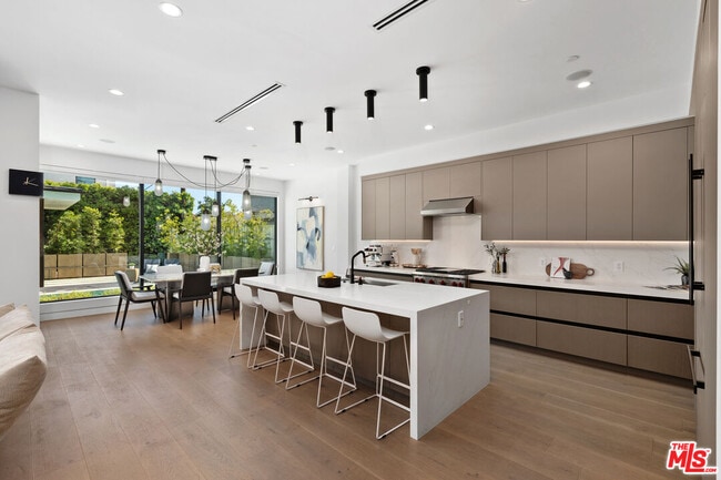 714 N La Jolla Ave in Los Angeles, CA - Building Photo - Building Photo