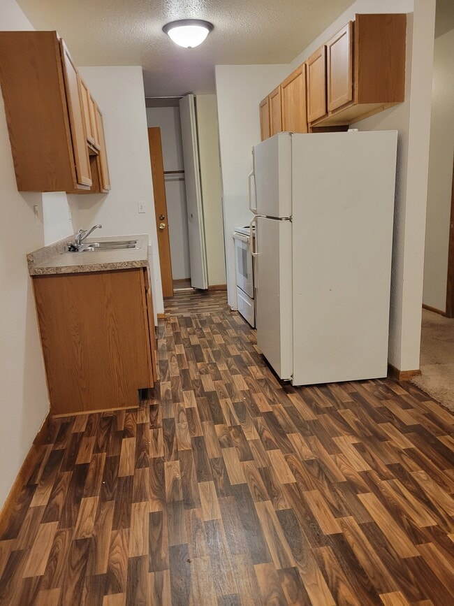 Parkwood Apartments in Thief River Falls, MN - Foto de edificio - Building Photo