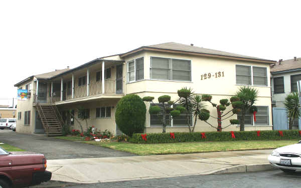 129 N Avon St in Burbank, CA - Building Photo