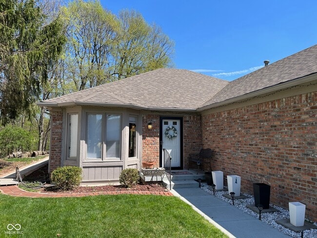 3362 Eden Village Pl in Carmel, IN - Foto de edificio - Building Photo