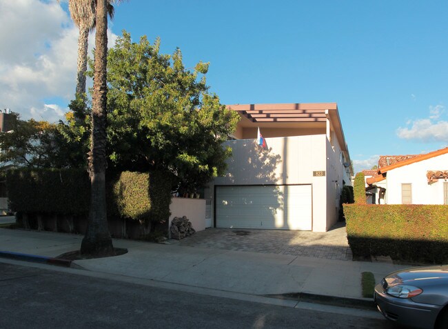 823 19th St in Santa Monica, CA - Building Photo - Building Photo