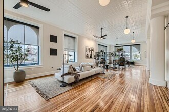 303 N Howard St in Baltimore, MD - Building Photo - Building Photo
