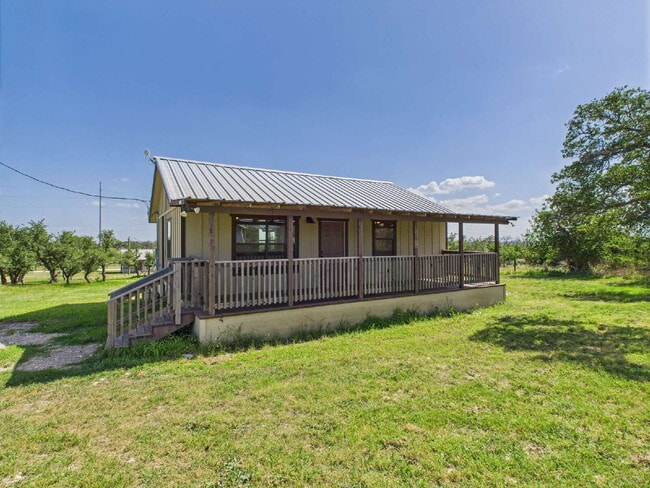 property at 105 Hill Country Cabin Ln