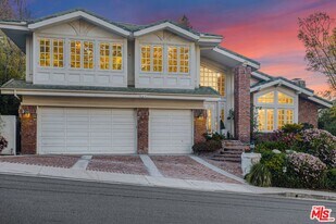 6111 County Oak Rd in Los Angeles, CA - Building Photo