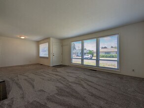 1593 Maywood Ave in Eugene, OR - Building Photo - Building Photo