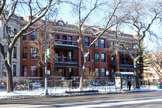6928 N Sheridan Rd in Chicago, IL - Foto de edificio - Building Photo
