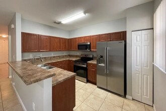 19222 SW 133rd St in Miami, FL - Foto de edificio - Building Photo