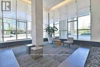 360-1360 Square One Dr in Mississauga, ON - Building Photo - Building Photo