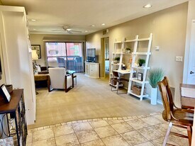 12222 N Paradise Village Pkwy W, Unit 321A in Phoenix, AZ - Building Photo