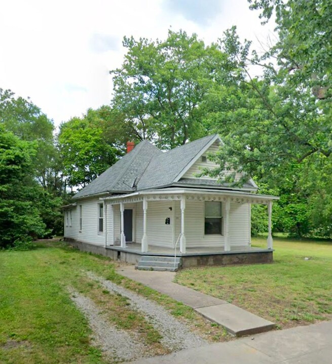 1112 N 6th St in Terre Haute, IN - Building Photo