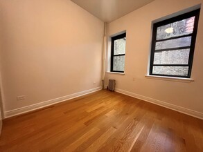 212 Grand St in New York, NY - Building Photo - Building Photo