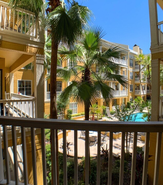 860 N Orange Ave in Orlando, FL - Building Photo