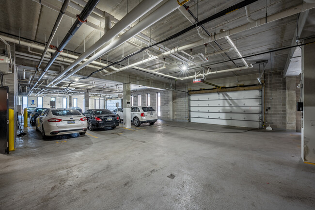 Luna in Minneapolis, MN - Foto de edificio - Interior Photo