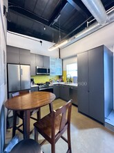 811 Montana St in San Antonio, TX - Foto de edificio - Building Photo