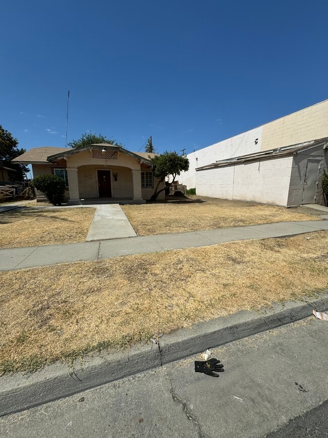 property at 1421 Jefferson St