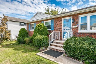 9 Wedgewood Dr in Carteret, NJ - Building Photo - Building Photo