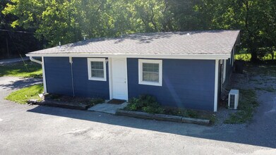 606 Lester Rd, Unit A in Knoxville, TN - Foto de edificio - Building Photo