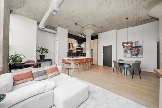 1800 W Roscoe St in Chicago, IL - Building Photo - Building Photo