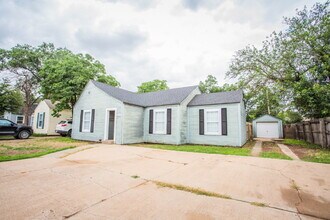 2421 25th St in Lubbock, TX - Building Photo - Building Photo