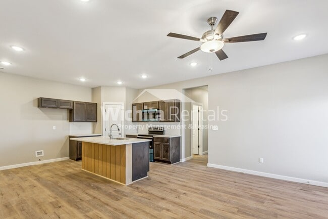 614 Briarbrook in Wichita, KS - Foto de edificio - Building Photo