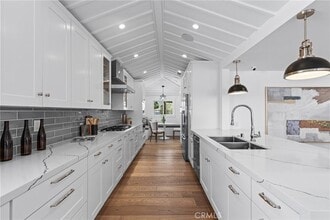 12947 La Maida St in Los Angeles, CA - Foto de edificio - Building Photo