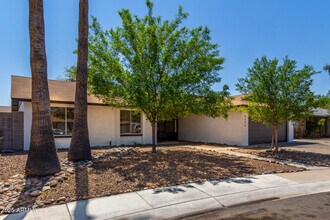 5323 W Seldon Ln in Glendale, AZ - Foto de edificio - Building Photo