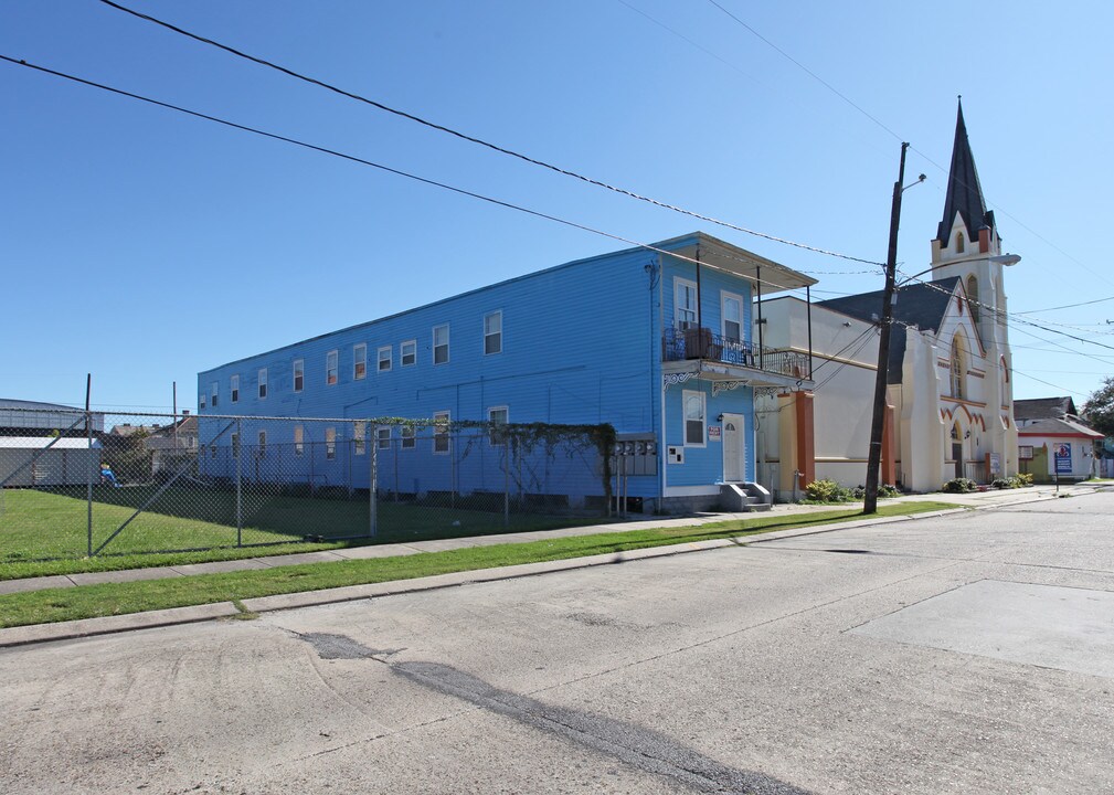 1913 1st St in New Orleans, LA - Building Photo