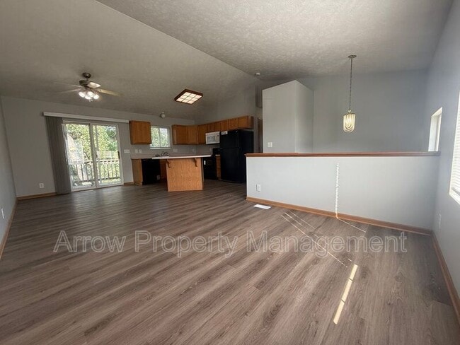 330 W Irving St in Lincoln, NE - Building Photo - Building Photo
