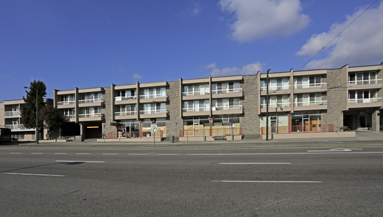 Marine Terrace in Vancouver, BC - Building Photo