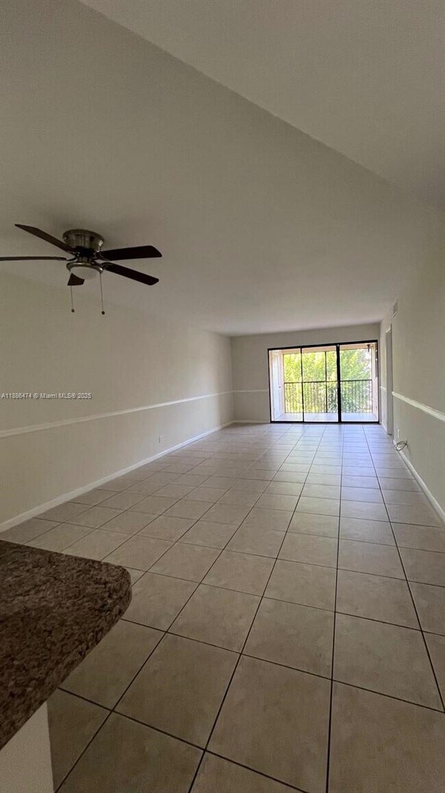 4310 Crystal Lake Dr in Pompano Beach, FL - Building Photo - Building Photo