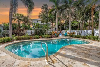 4037 Overlook Dr NE in St. Petersburg, FL - Building Photo - Building Photo