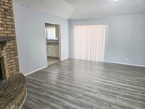 5270 Wildwood Dr in Beaumont, TX - Building Photo - Building Photo