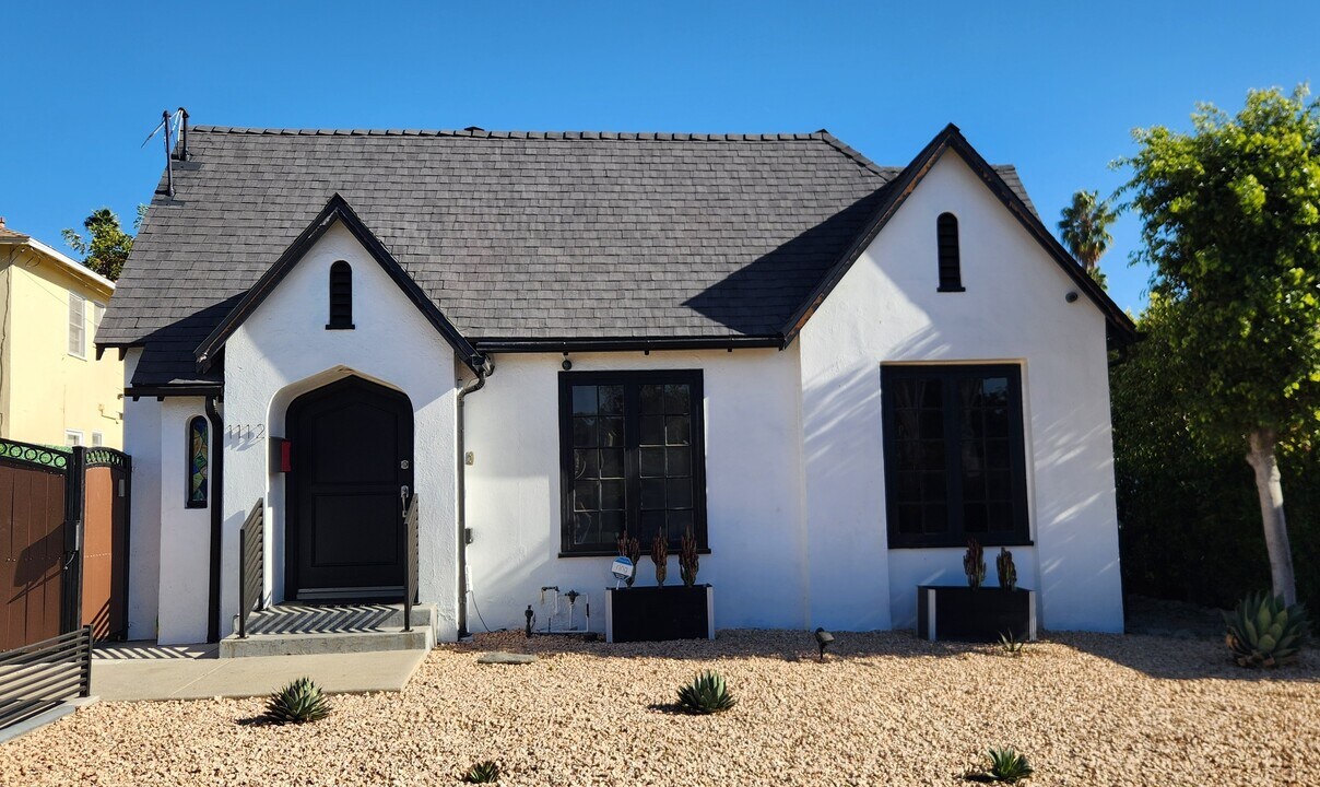 1112 N Lake Ave in Pasadena, CA - Building Photo